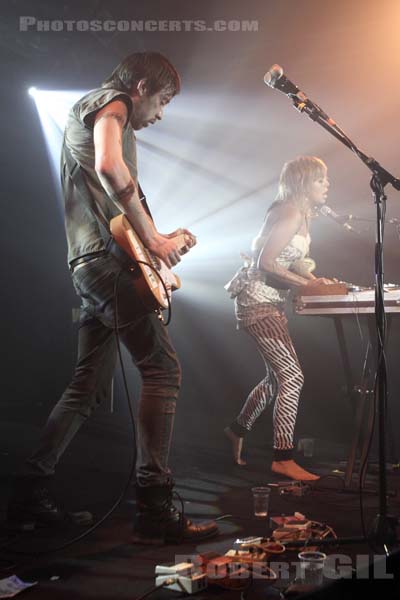 HANDSOME FURS - 2009-02-11 - PARIS - Point Ephemere - Dan Boeckner